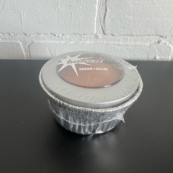 Urban Decay - baked bronzer - new - Picture 3 of 3